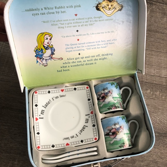 Alice in Wonderland Tea Set for 2 - Picture 6 of 8